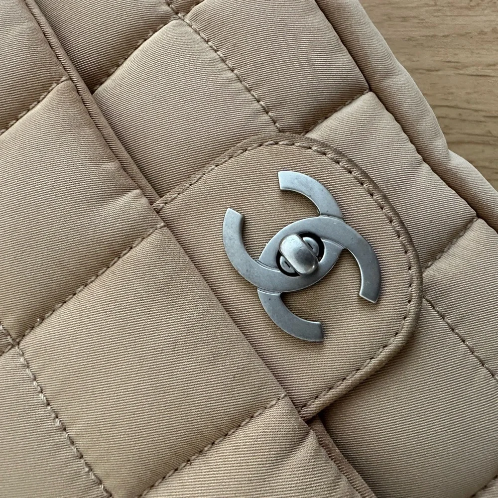 Chanel Shoulder Bag - Picture 5 of 16